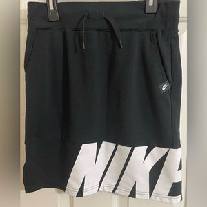 Girl’s Nike Air Black and White Skirt Size Large